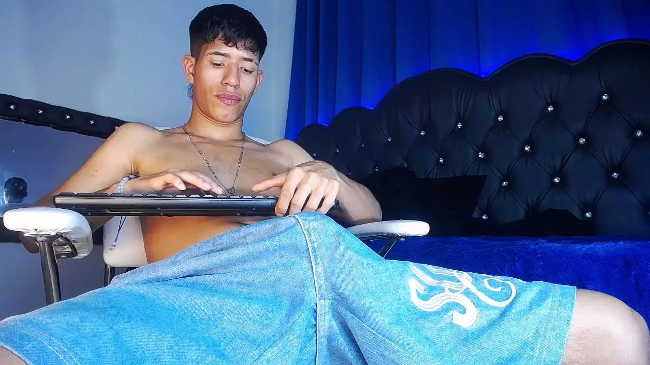 Offline dareck_18 on Cam4