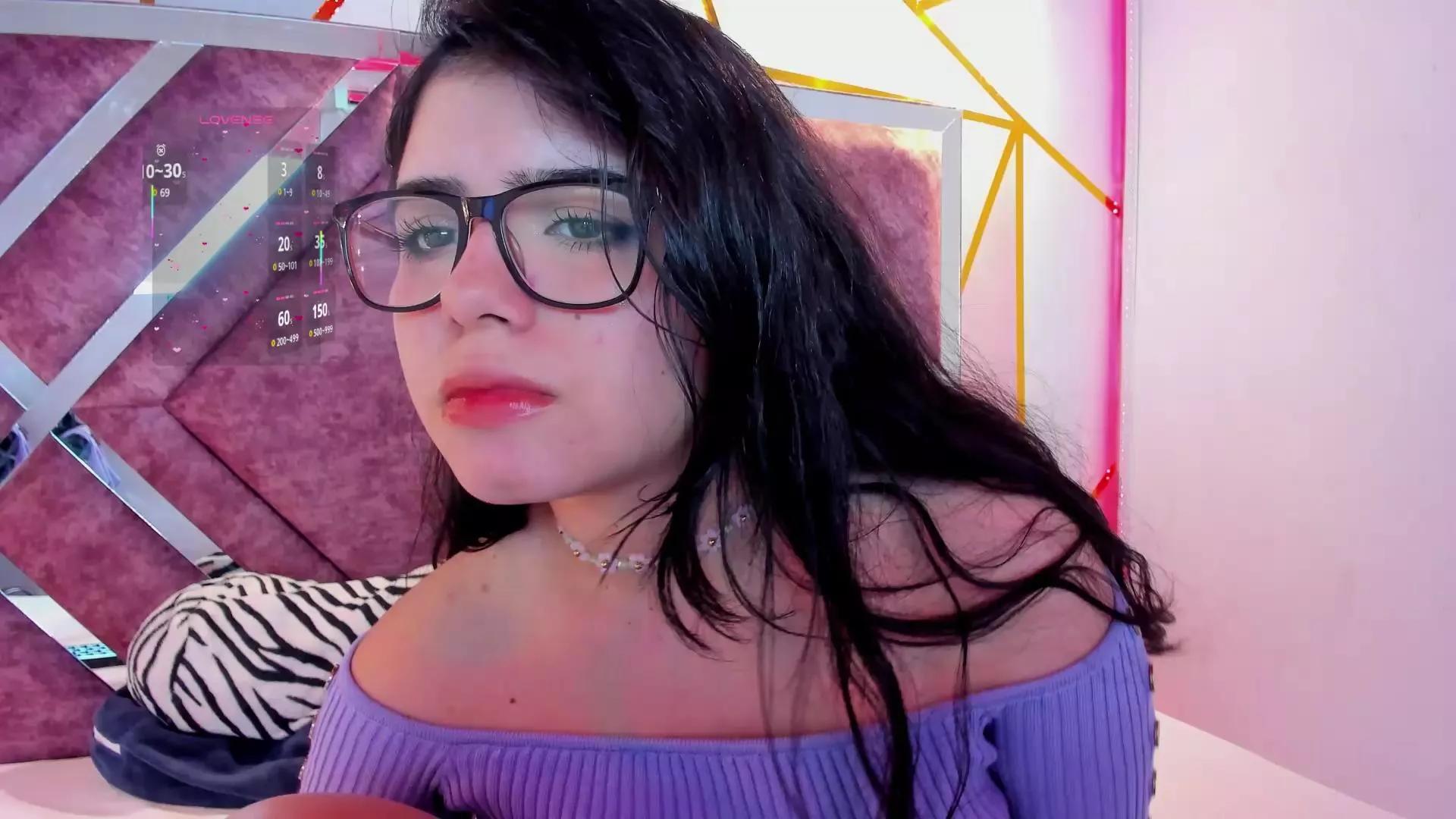 EmilyANDrew on Cam4 