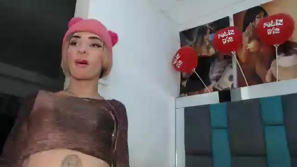 EMMILY_USUGA1 on Cam4 
