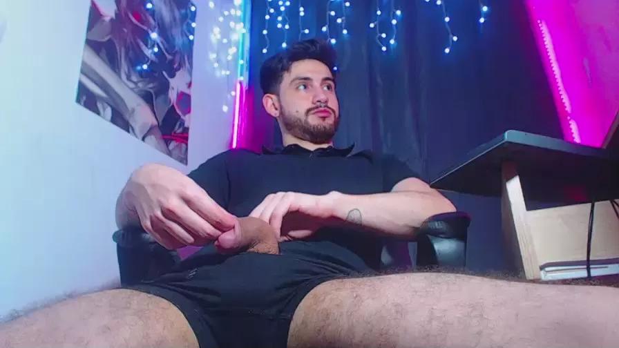 Enzo_latin on Cam4 