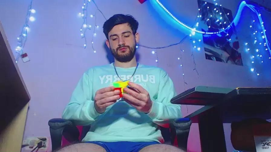 Enzo_latin on Cam4 