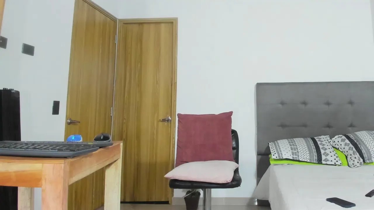 Offline ErikJackson35 on Cam4