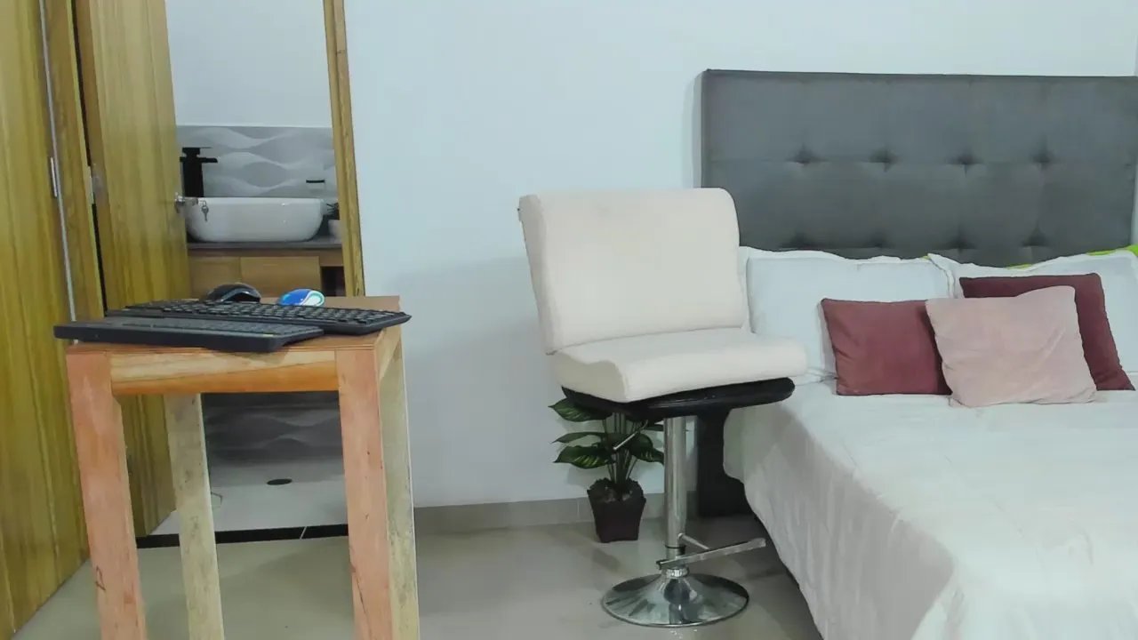 Offline ErikJackson35 on Cam4