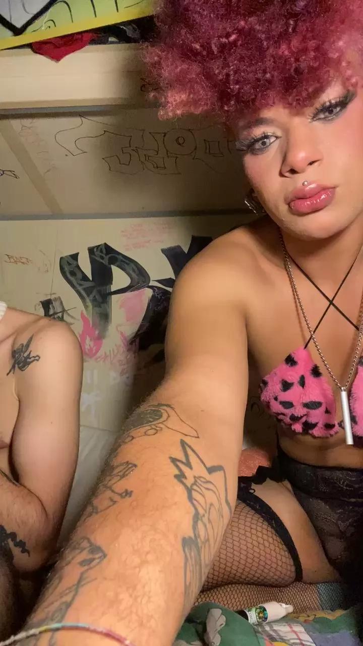 Fey_Ling_Chan on Cam4 