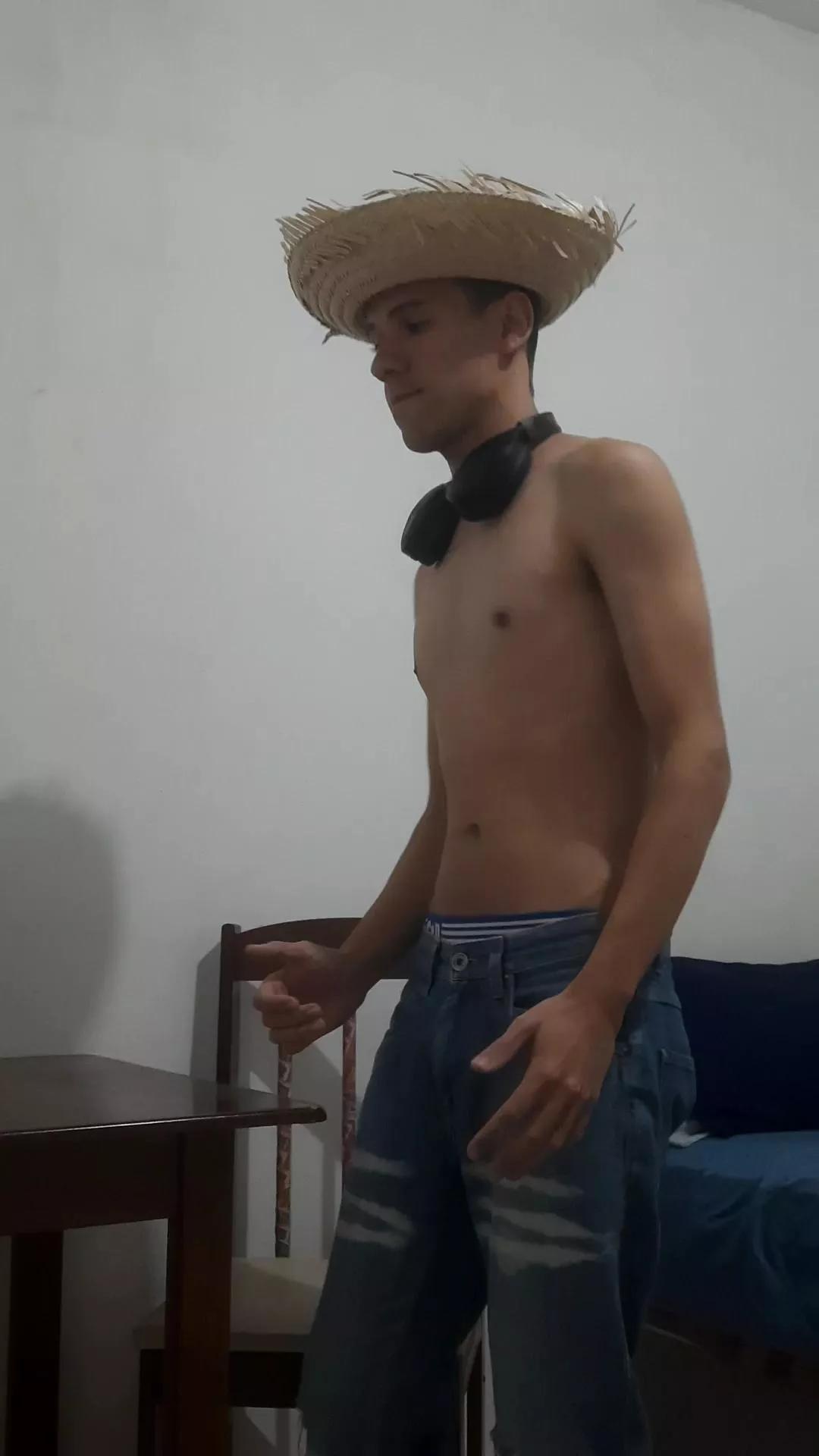 Gabriel_vale98 on Cam4 