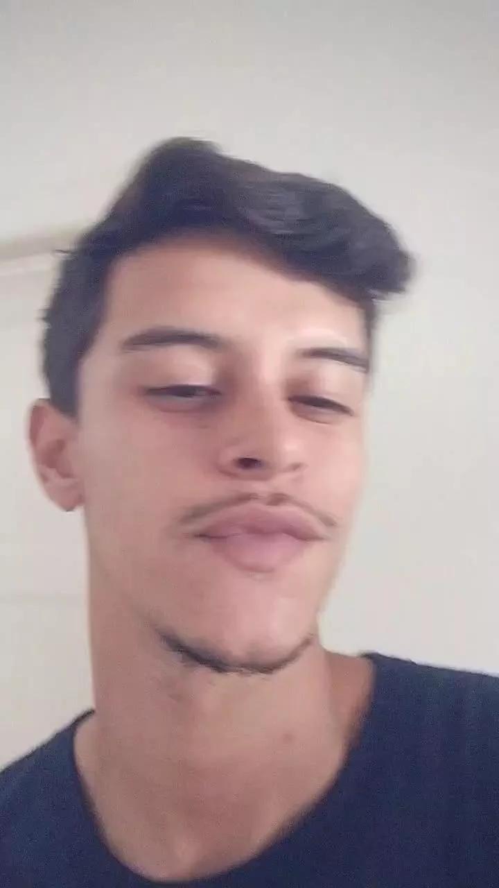 GiganteOMenino on Cam4 