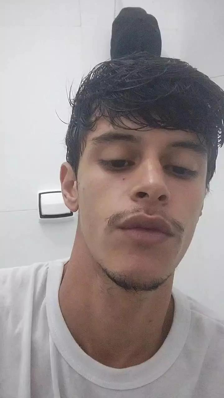 GiganteOMenino on Cam4 