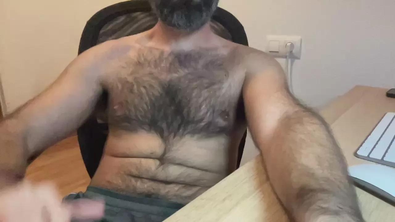 hairywanker35 on Cam4 