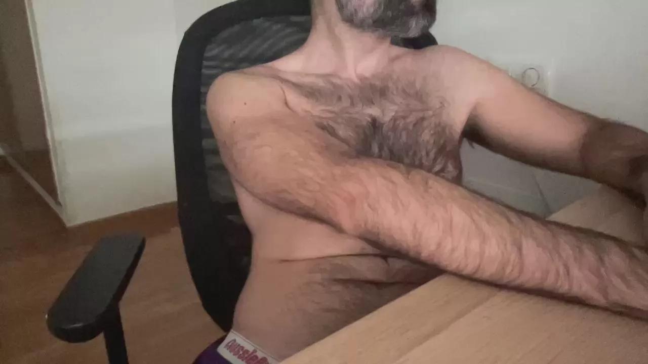 hairywanker35 on Cam4 