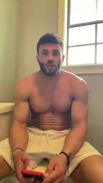 Hardbody09 on Cam4 