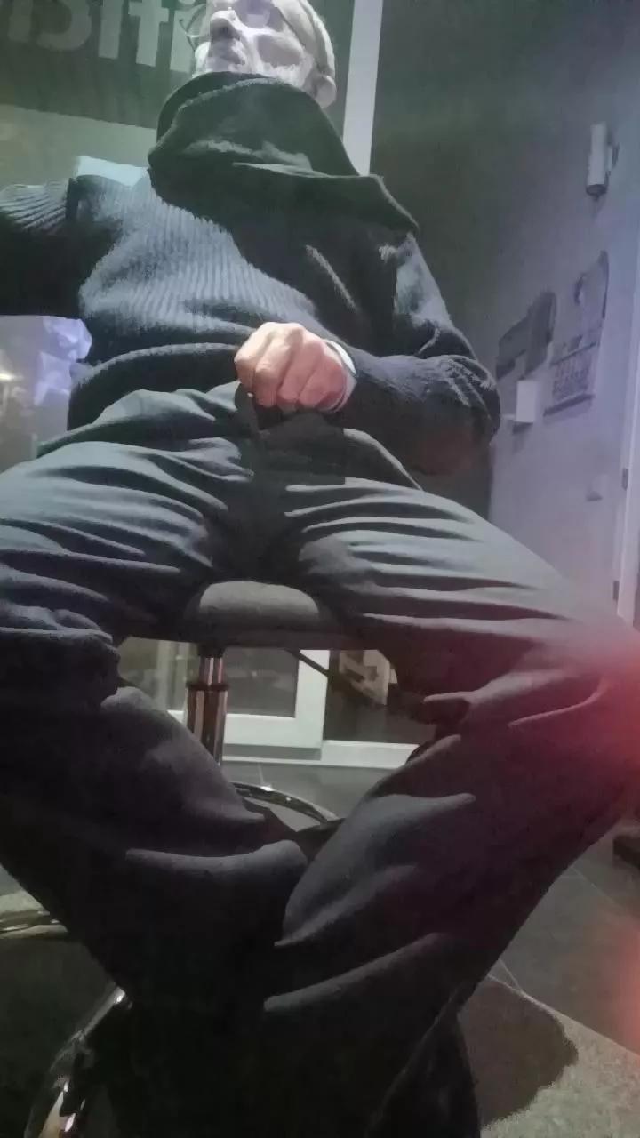 honesto3 on Cam4 