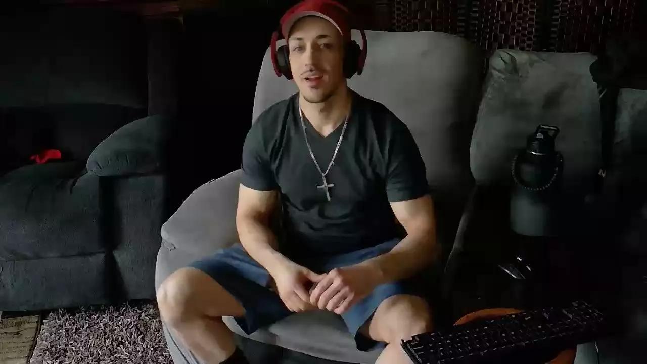 Hotdickyxxx on Cam4 