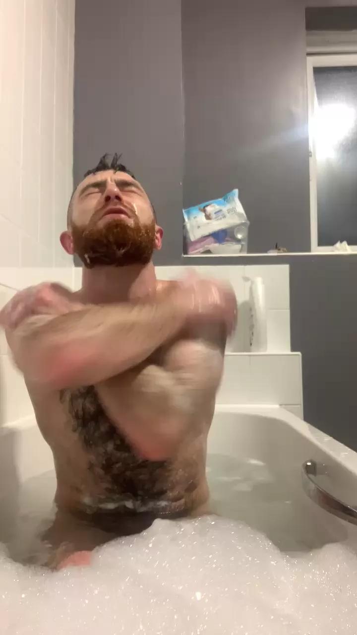 hunghairy_xxx on Cam4 