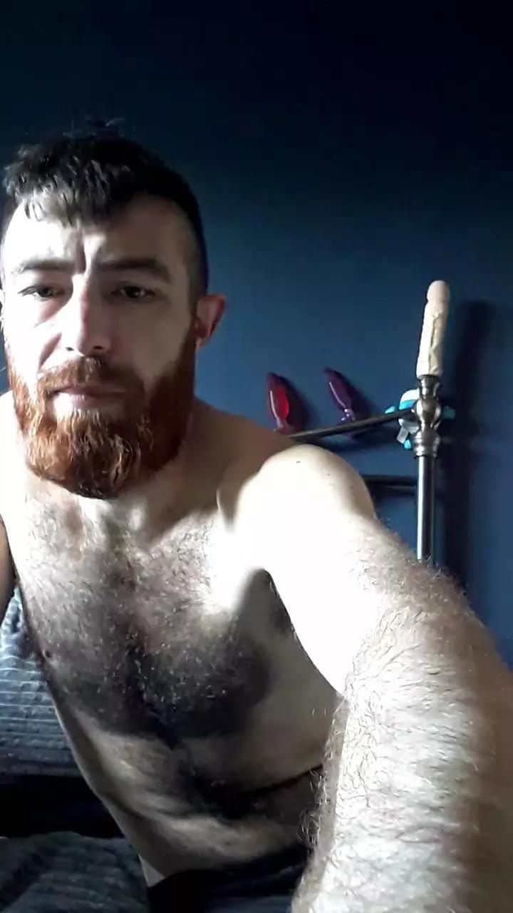 hunghairy_xxx on Cam4 