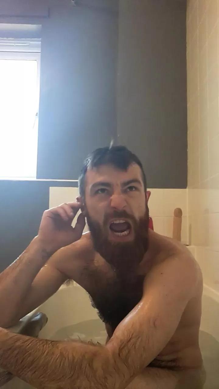 hunghairy_xxx on Cam4 