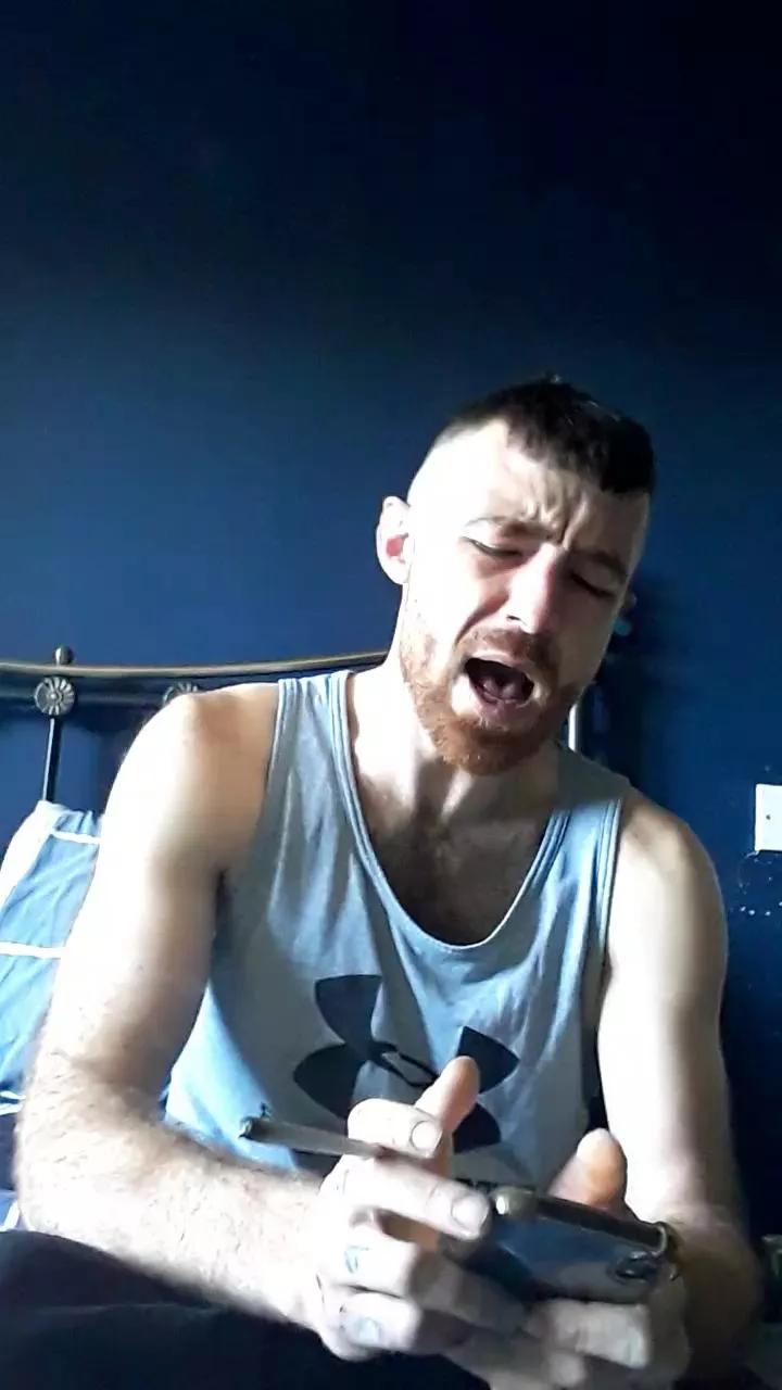 hunghairy_xxx on Cam4 