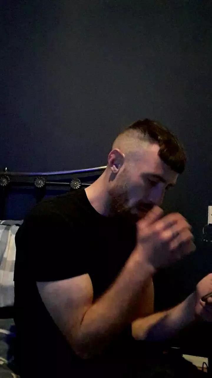 hunghairy_xxx on Cam4 