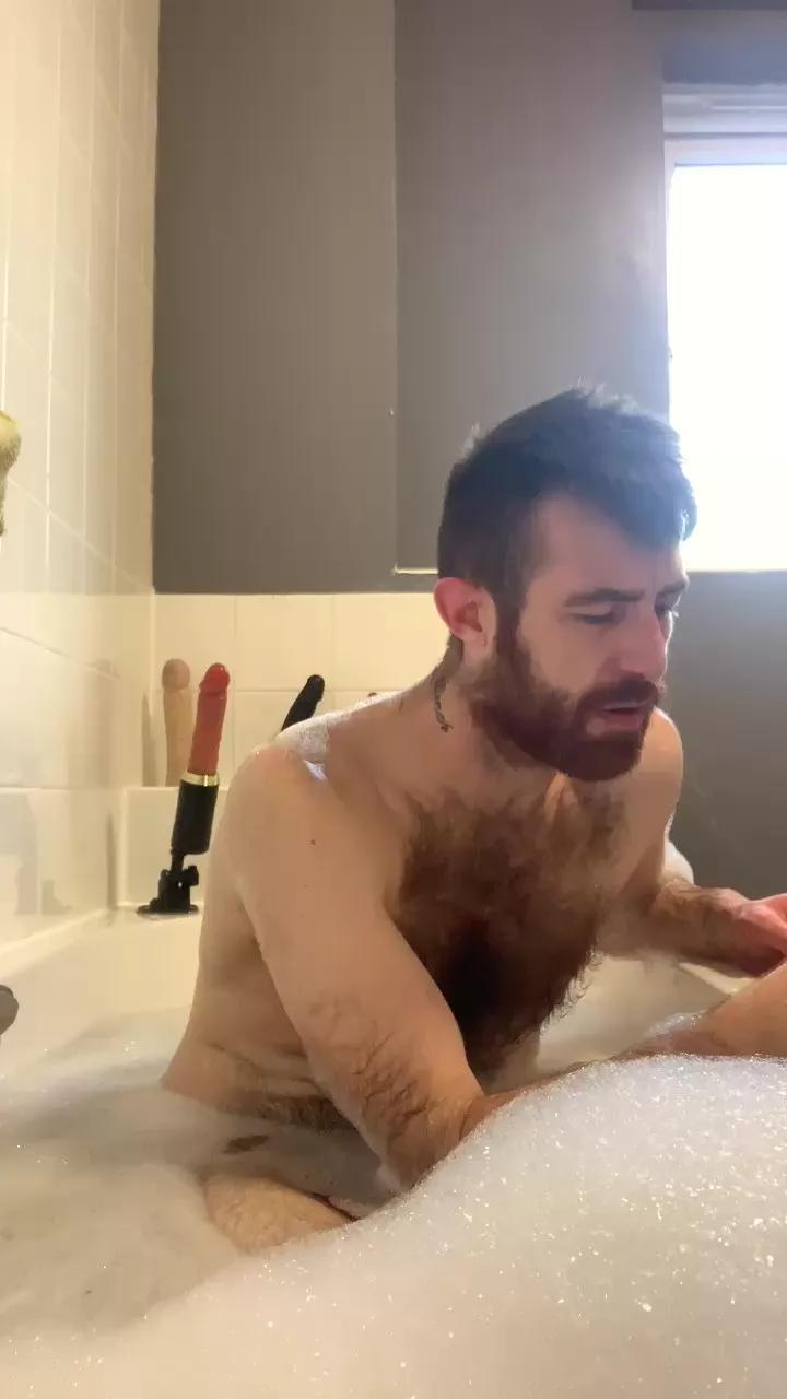 hunghairy_xxx on Cam4 