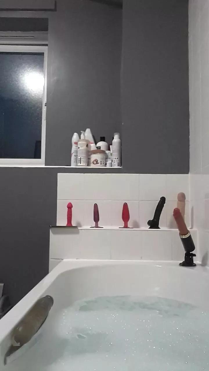 hunghairy_xxx on Cam4 