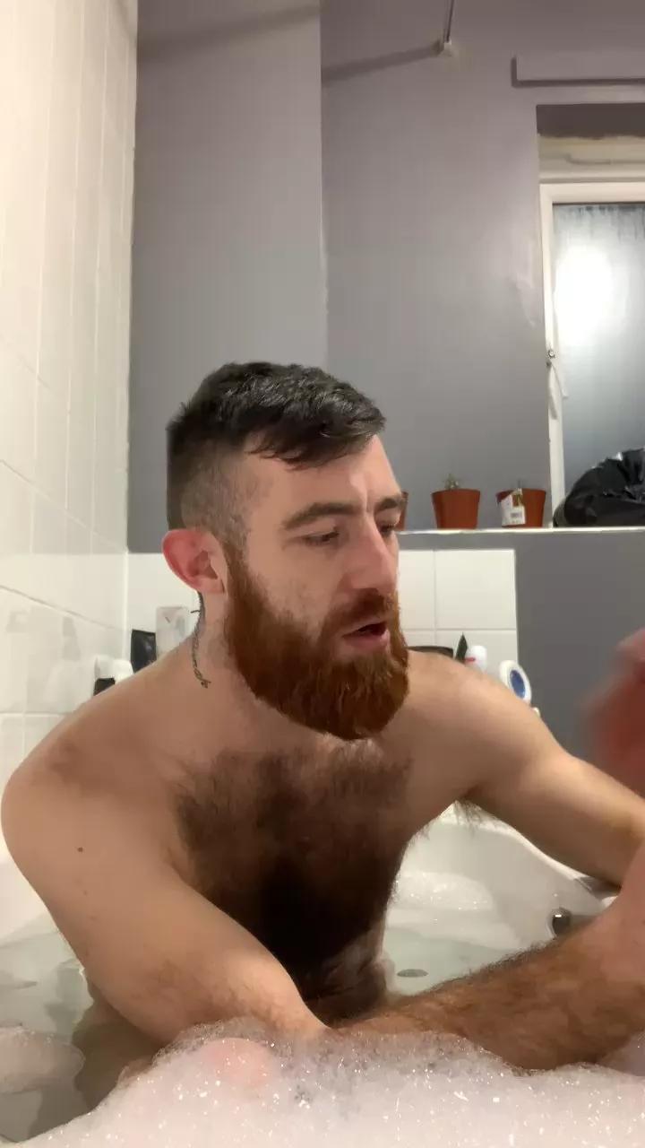 hunghairy_xxx on Cam4 