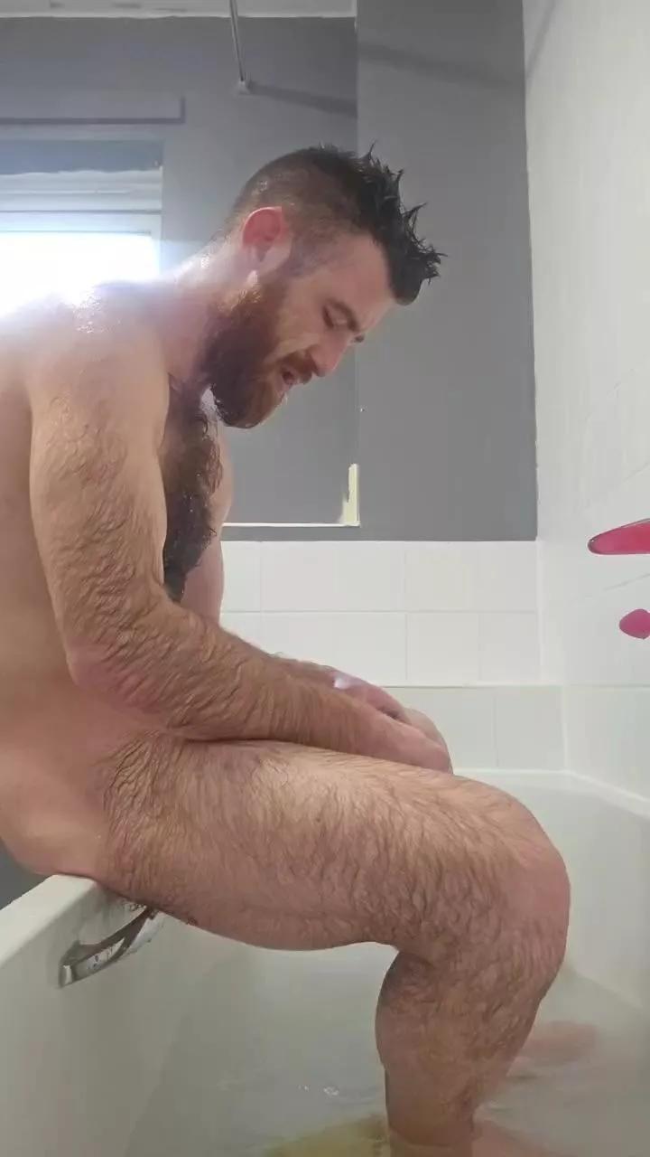 hunghairy_xxx on Cam4 