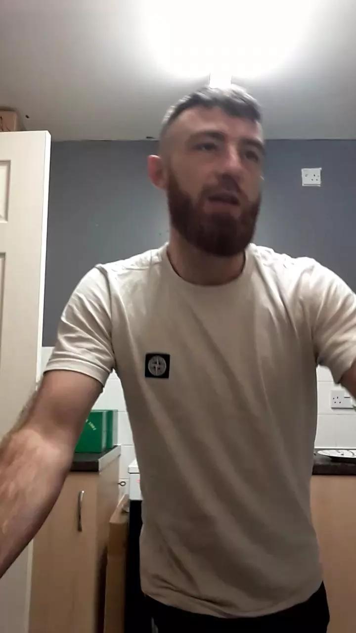 hunghairy_xxx on Cam4 