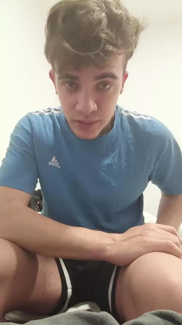 Jovencurioso18_ on Cam4 