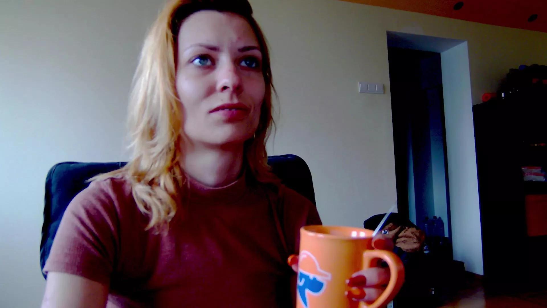 Karoline121 on Cam4 