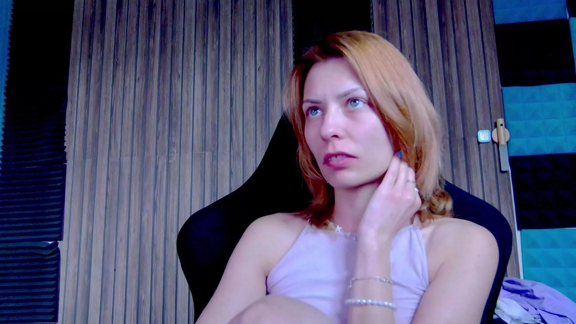 Karoline121 on Cam4 