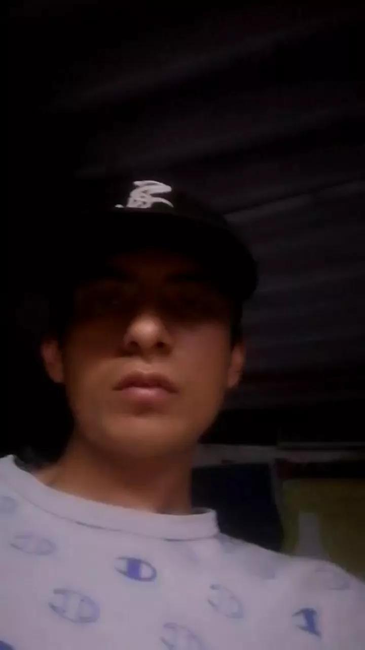 Kevpitudo22 on Cam4 