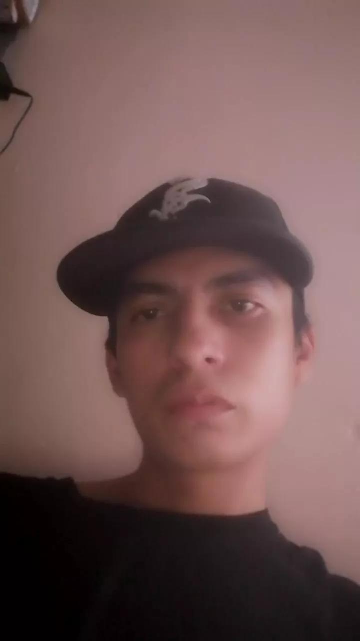 Kevpitudo22 on Cam4 