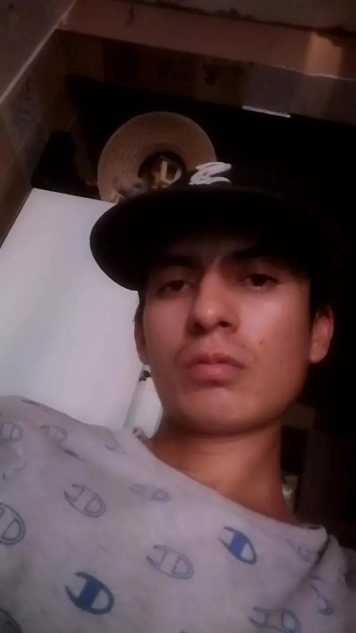 Kevpitudo22 on Cam4 