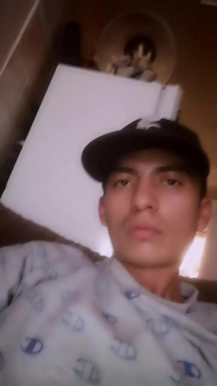 Kevpitudo22 on Cam4 