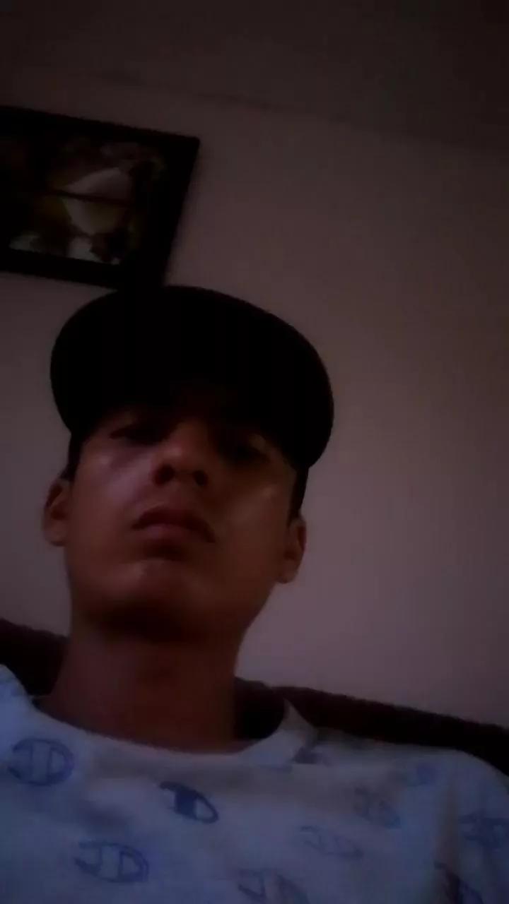 Kevpitudo22 on Cam4 