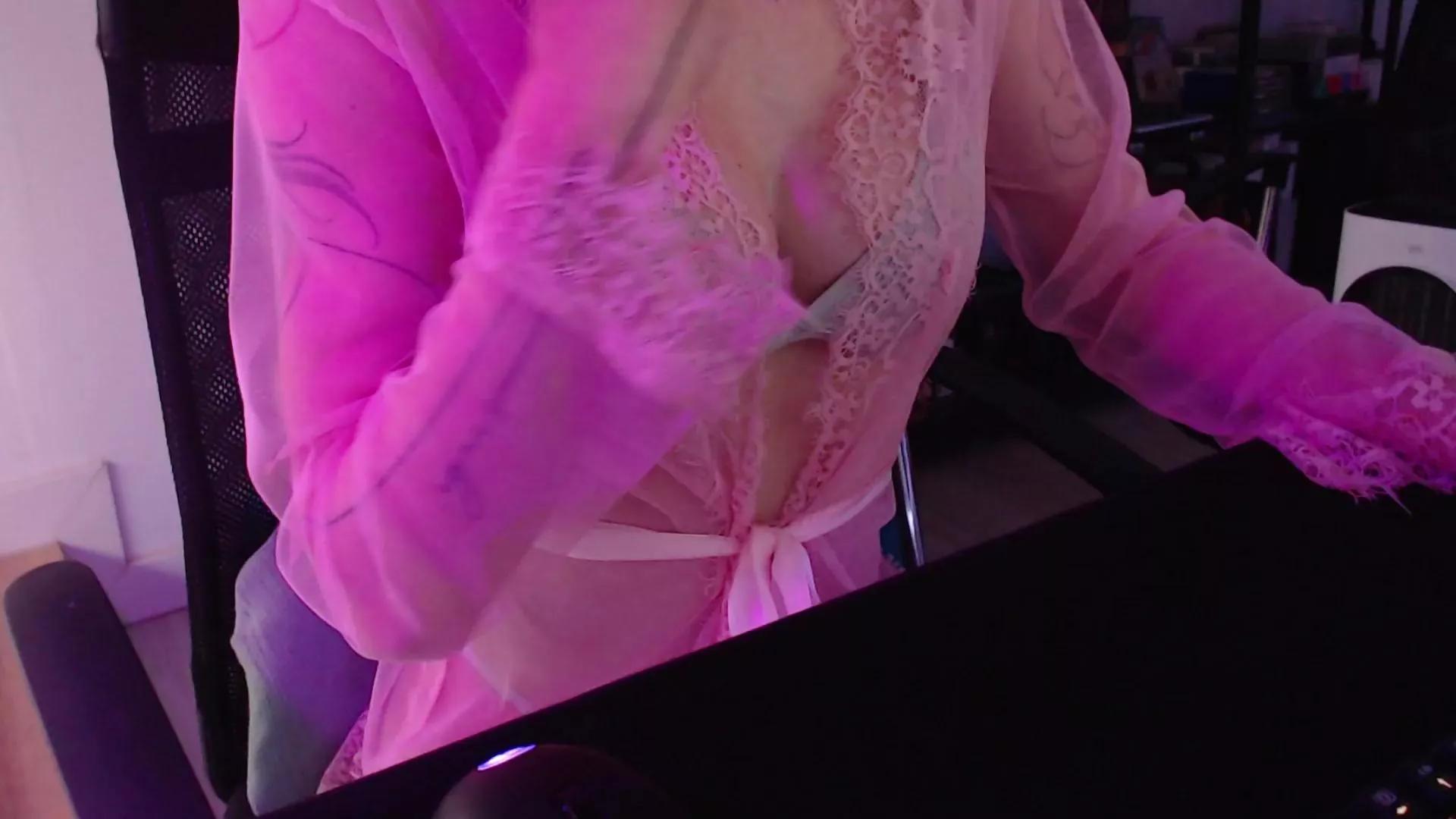 krysalyxx on Cam4 