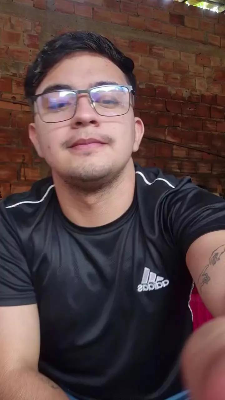 kuro37 on Cam4 