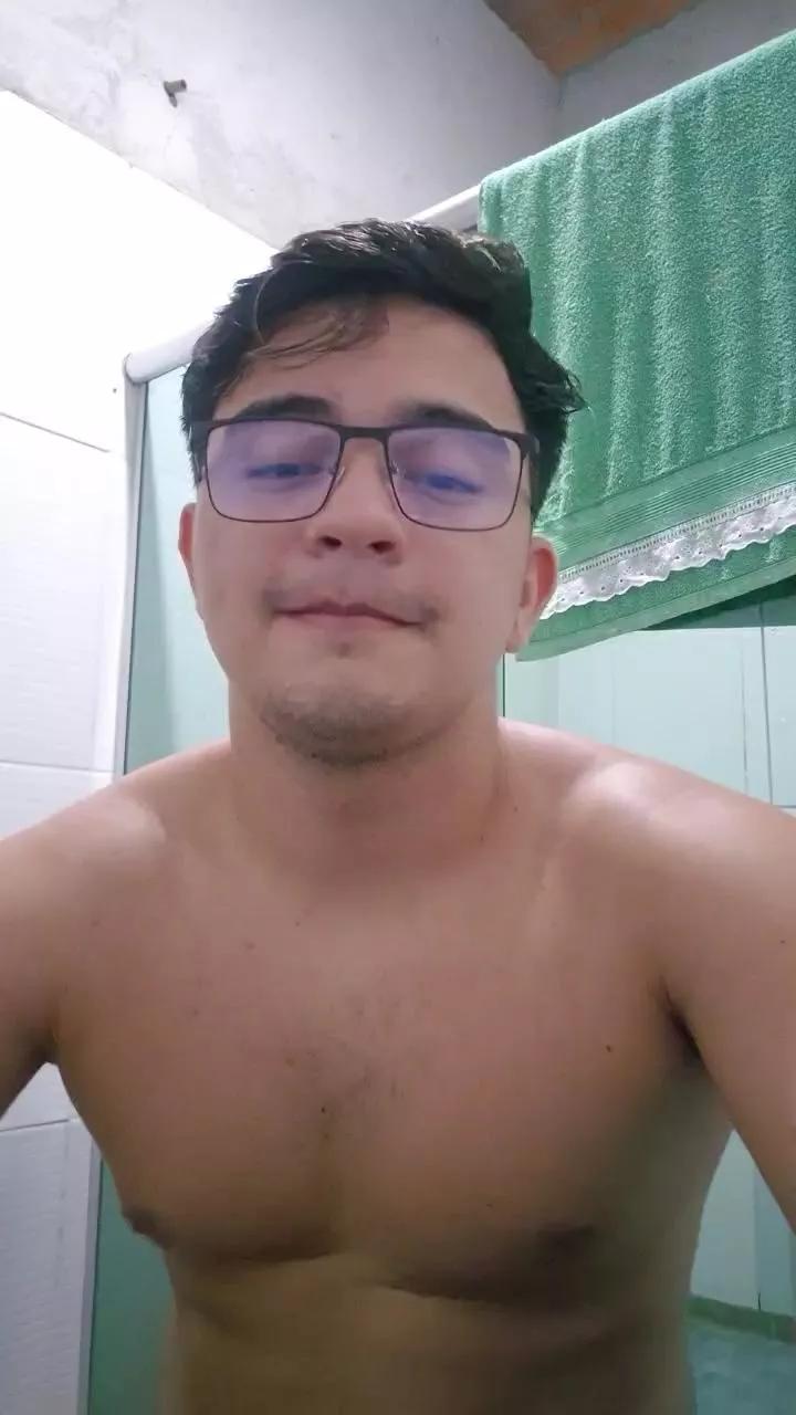 kuro37 on Cam4 