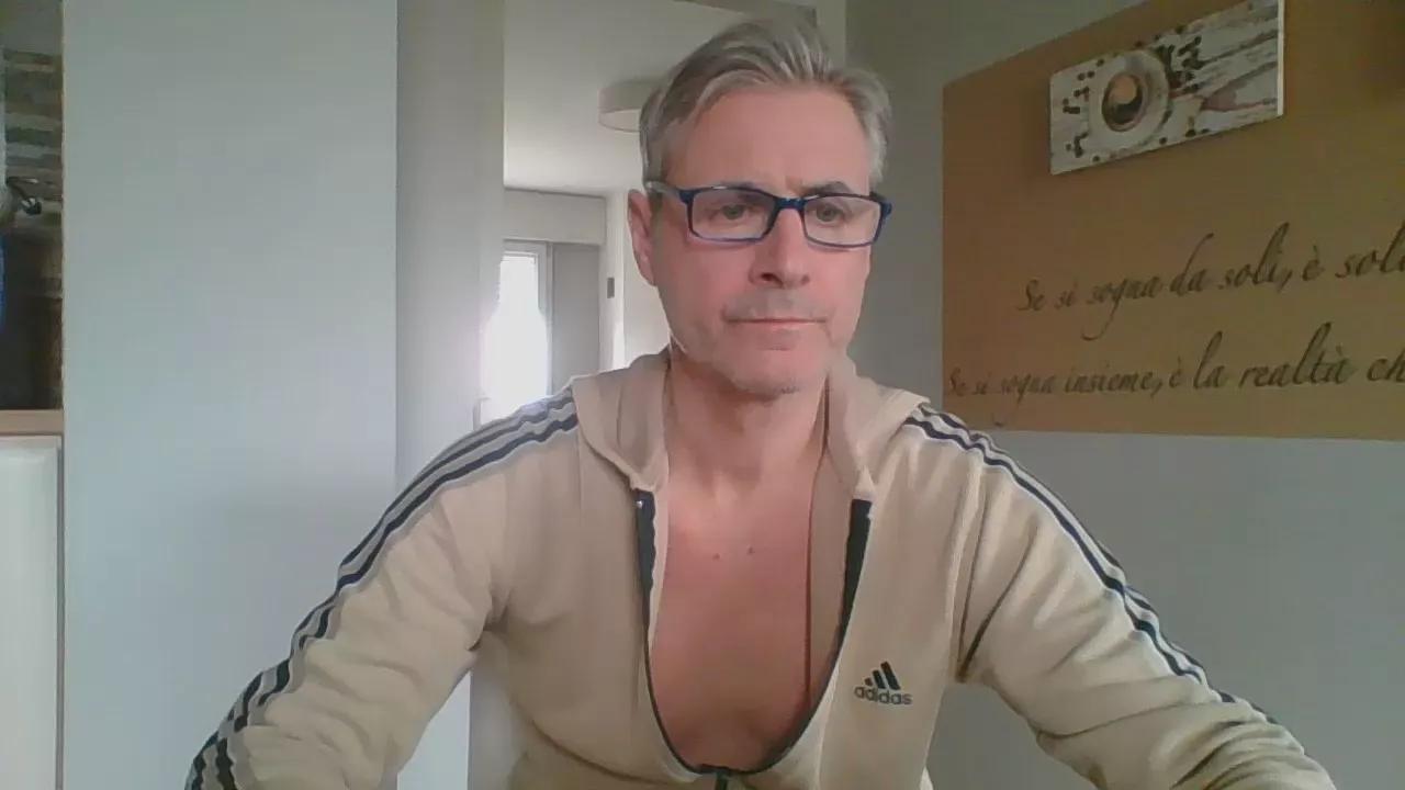 Lalas71 on Cam4 