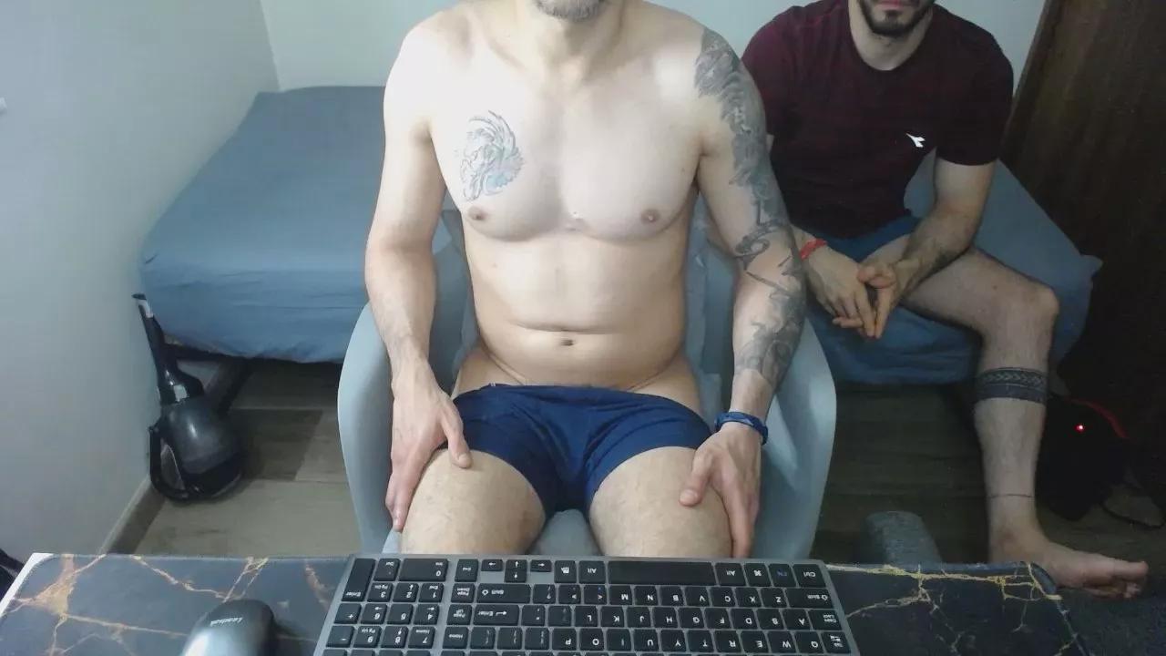 Lealboy on Cam4 