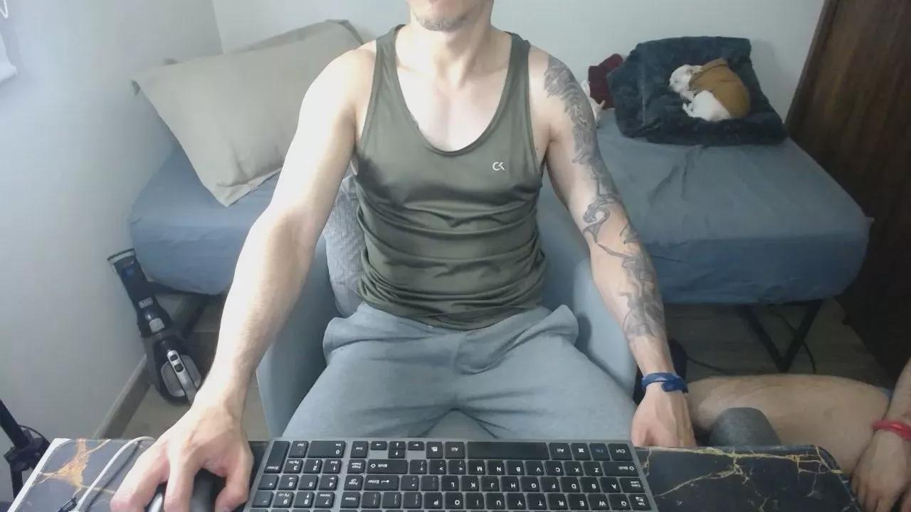 Lealboy on Cam4 