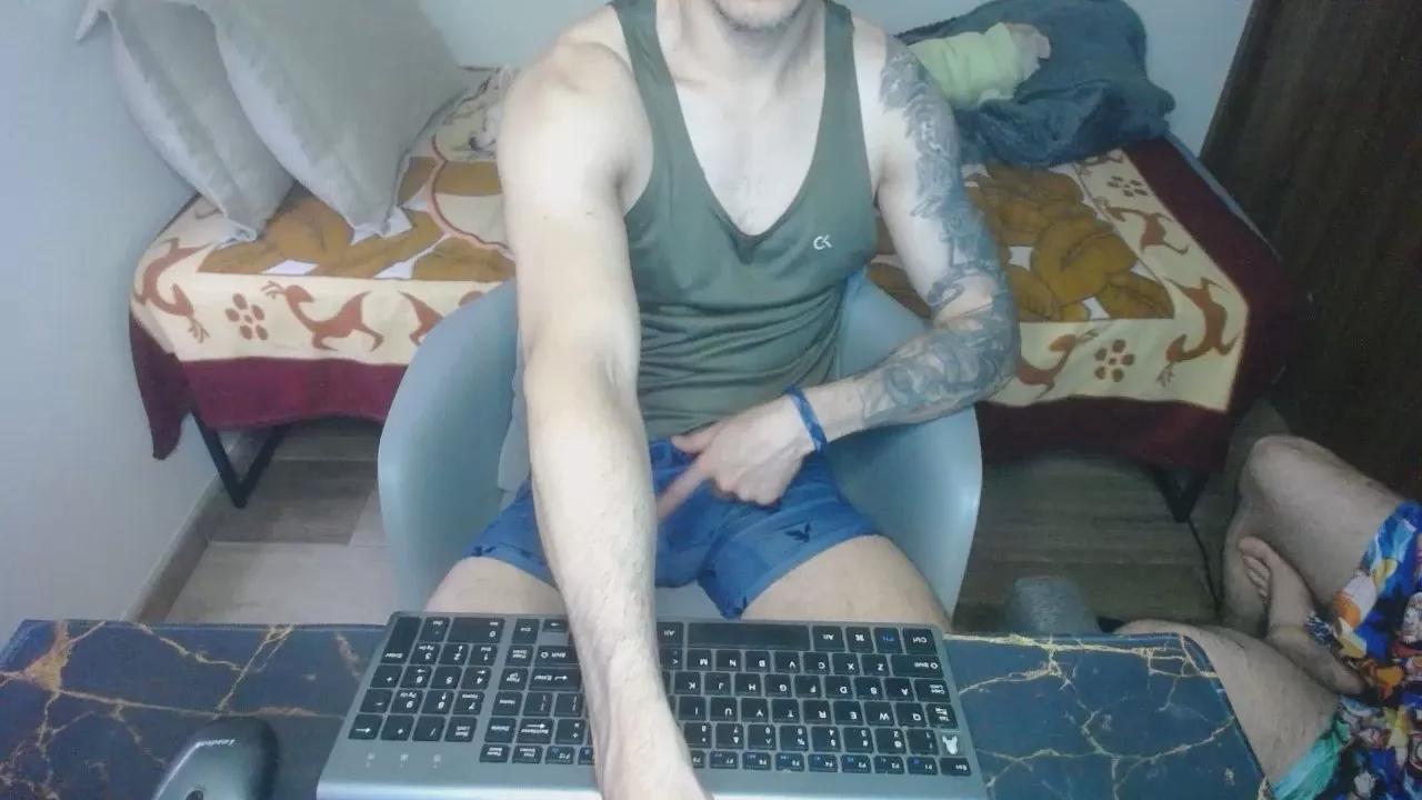 Lealboy on Cam4 