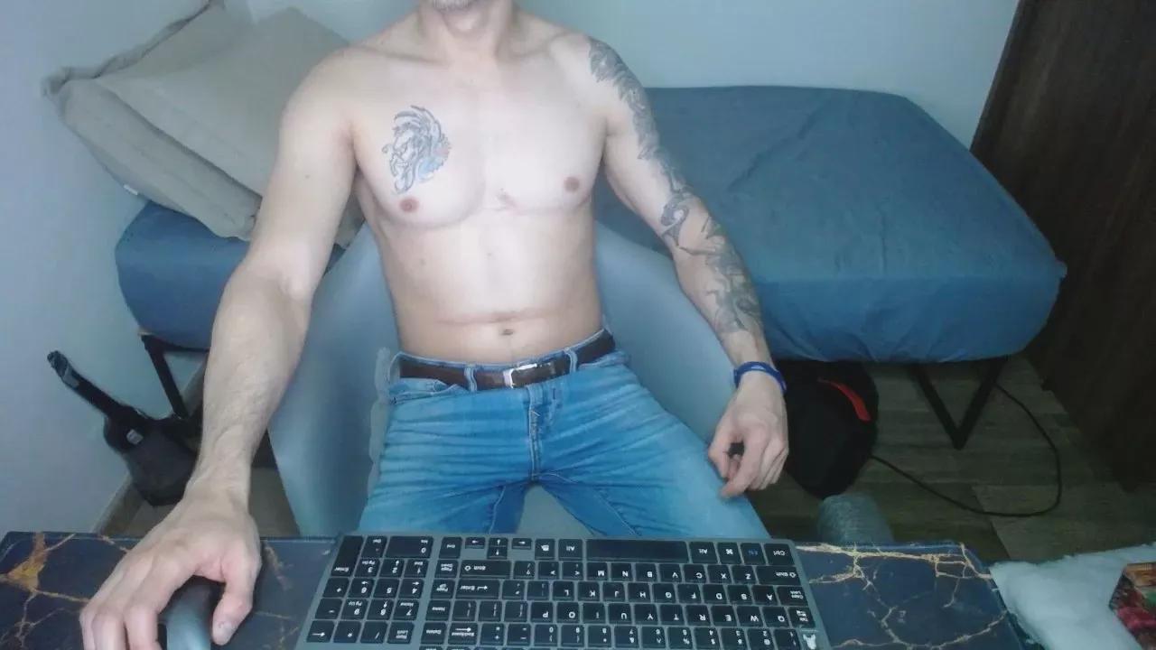 Lealboy on Cam4 