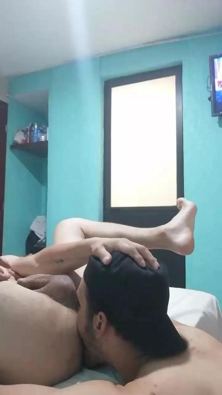 Lexo_huts3 on Cam4 