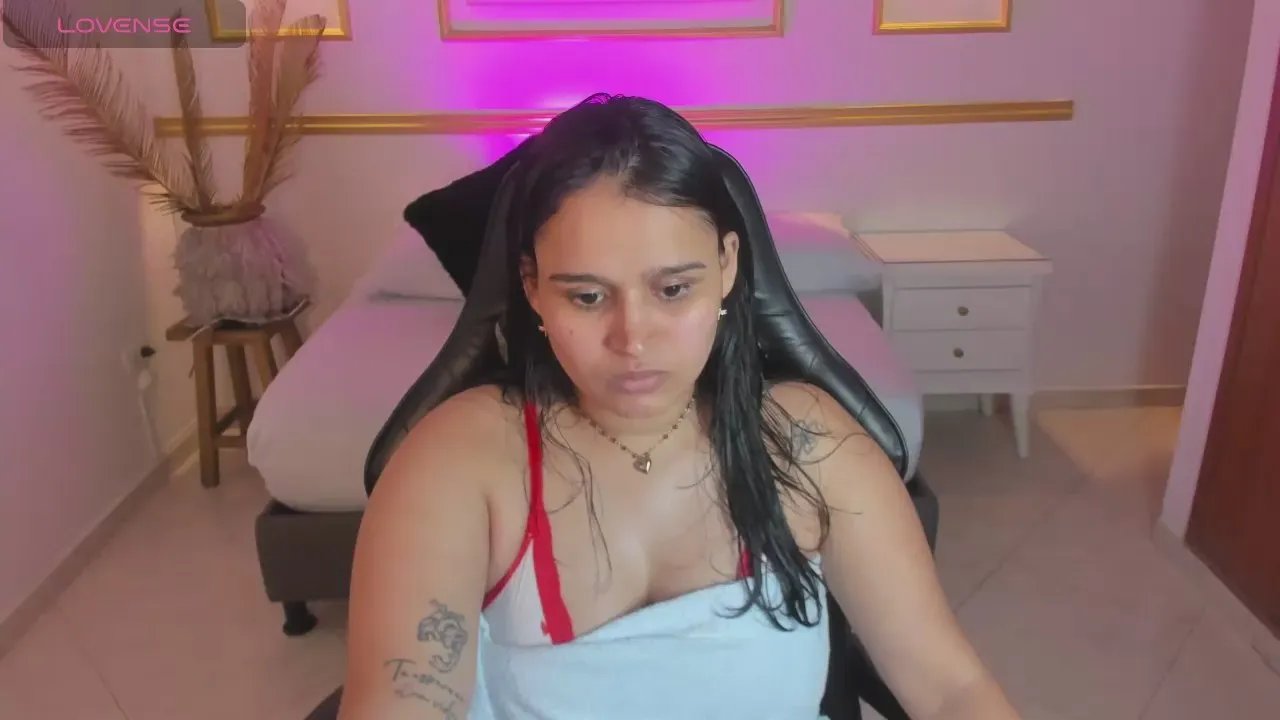 Offline lia_sexx19 on Cam4