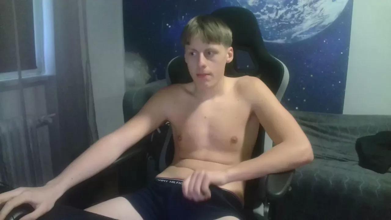 looverboy18y on Cam4 