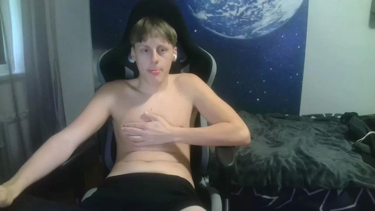 looverboy18y on Cam4 