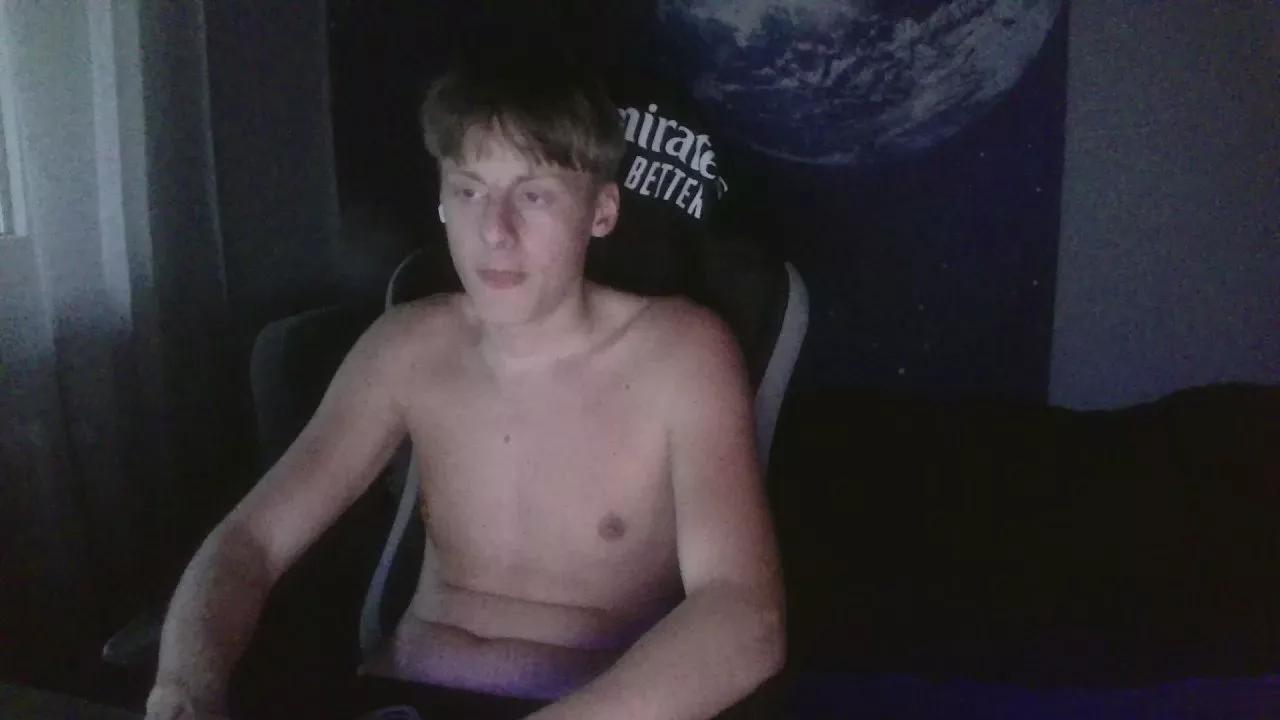 looverboy18y on Cam4 