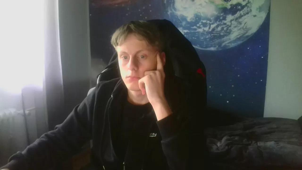 looverboy18y on Cam4 