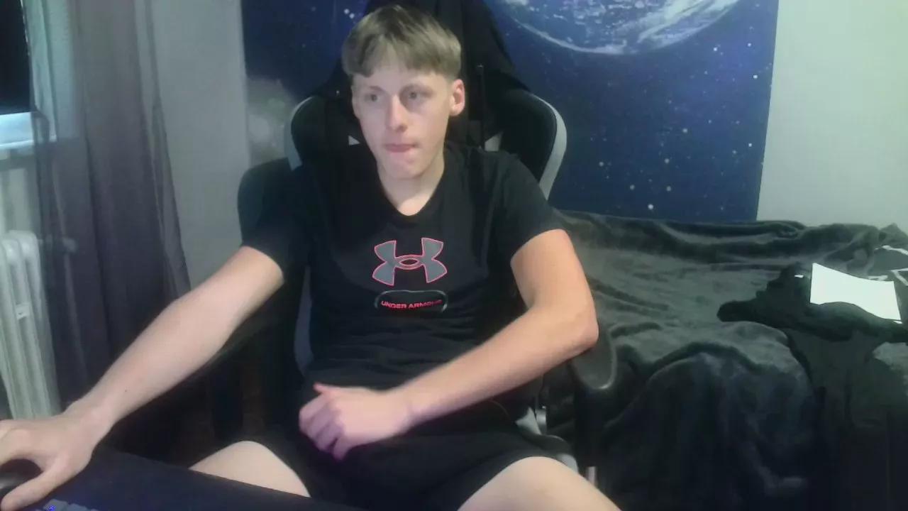 looverboy18y on Cam4 