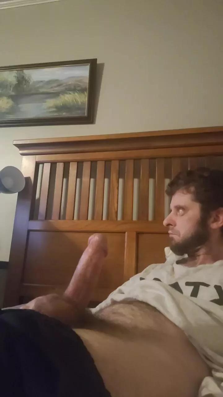Lovegun23 on Cam4 